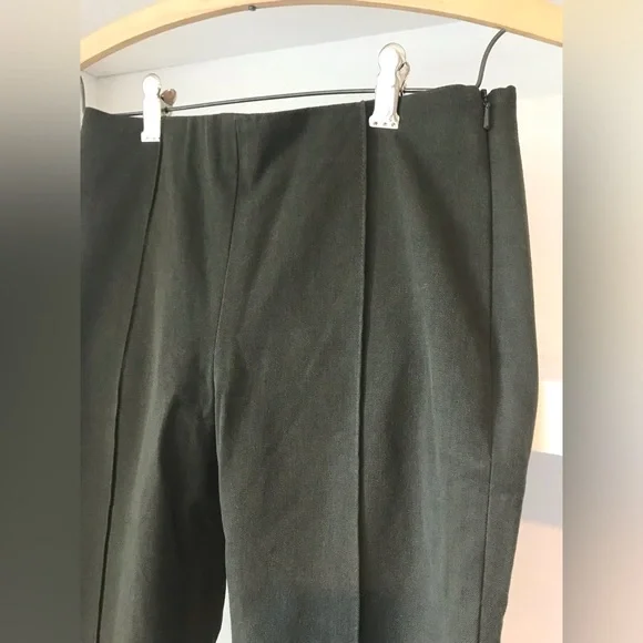 NWT Banana RepublicWomen’s olive green side zip/ankle zip pants, size 0